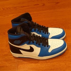 Deadstock Air Jordan 1 Mid SE Authentic Kicks